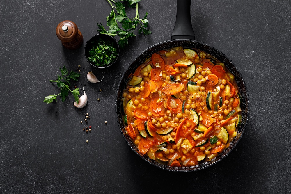 Chickpea and zucchini saute with carrot. Autumn ayurvedic dish for balancing doshas, recipes with spices to warm up in autumn by Ayurveda.